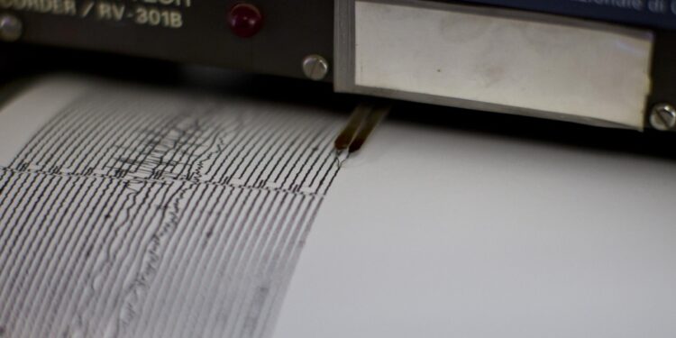 Scossa alle 5:23 con epicentro a 50 km da Messina e 60 da Reggio