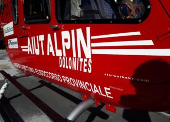 Scialpinista trascinato per 300 metri dalle masse nevose