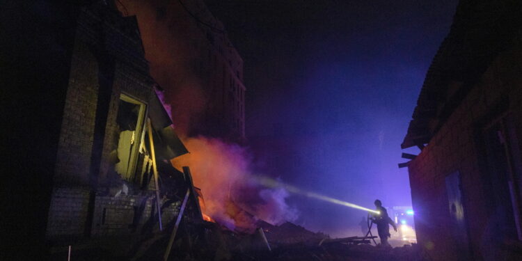 Media russi: colpito anche un hotel. Kiev: due ferite a Pokrovsk