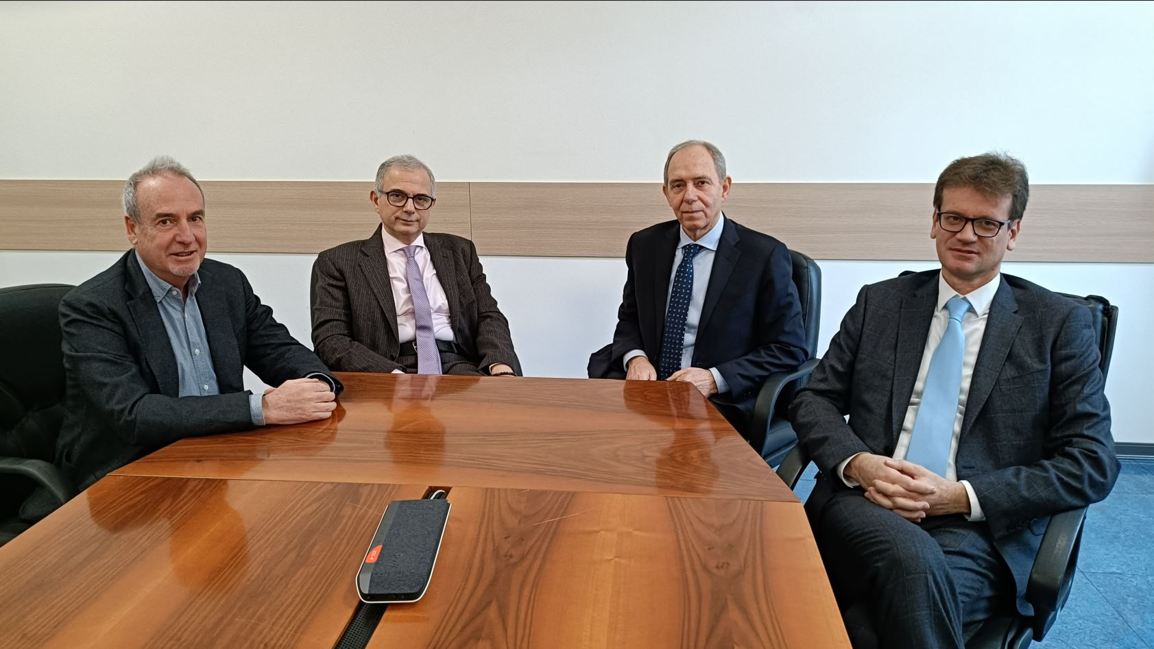 Ats Insubria, presentata la nuova squadra. Fuga degli operatori sanitari in Svizzera, Gioia: “Lavorare sulla motivazione”