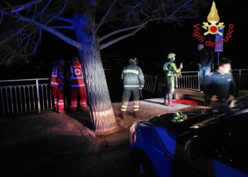 Auto nel lago viale Geno