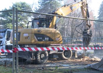 Cantiere dei giardini a lago di Como, dopo le giostre demolito anche il chiosco