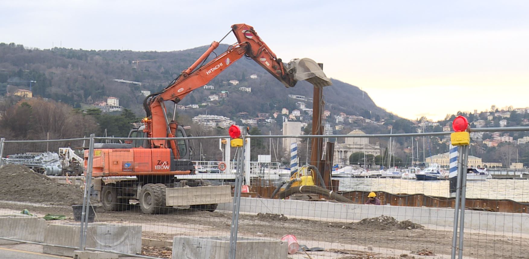Como, cantiere delle paratie. L’assessore Sertori: “Piazza Cavour aperta a marzo”