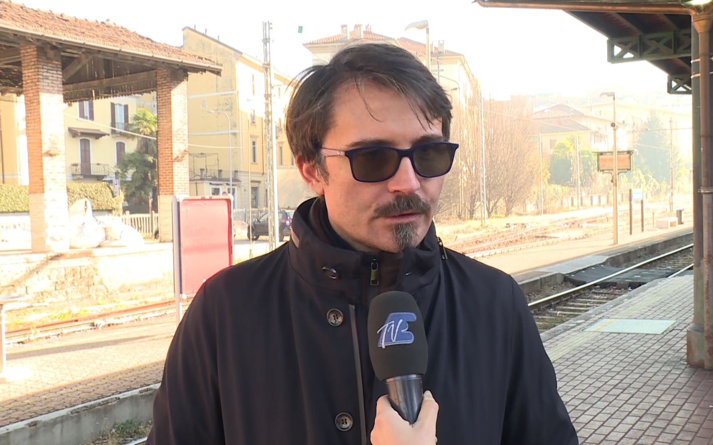 Trenord, pendolari esasperati dai ritardi. L’ex assessore Butti: “Continue giustificazioni sul lavoro, è un disastro”