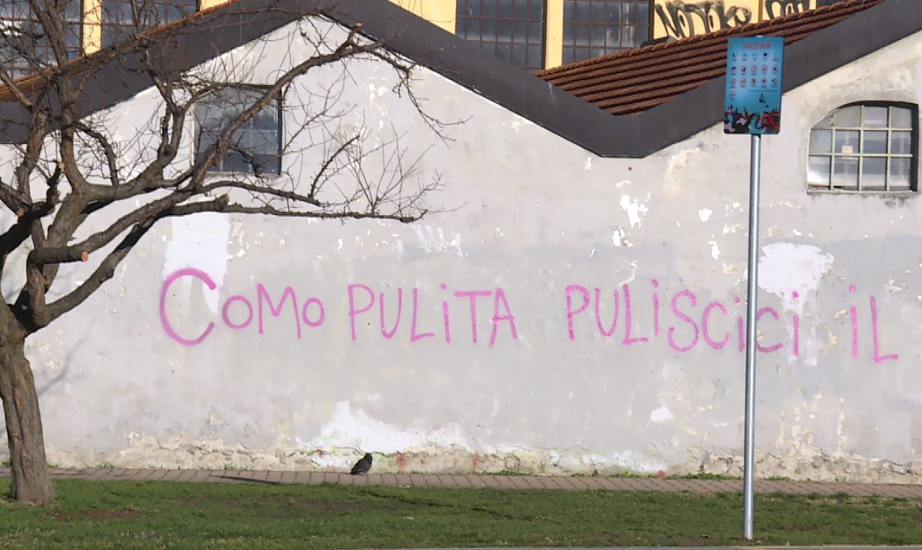 Area Ippocastano, vandali in azione. Scritta volgare contro i volontari di “Per Como Pulita”