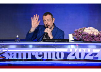 I cantanti sul palco hanno chiesto la fine della guerra
