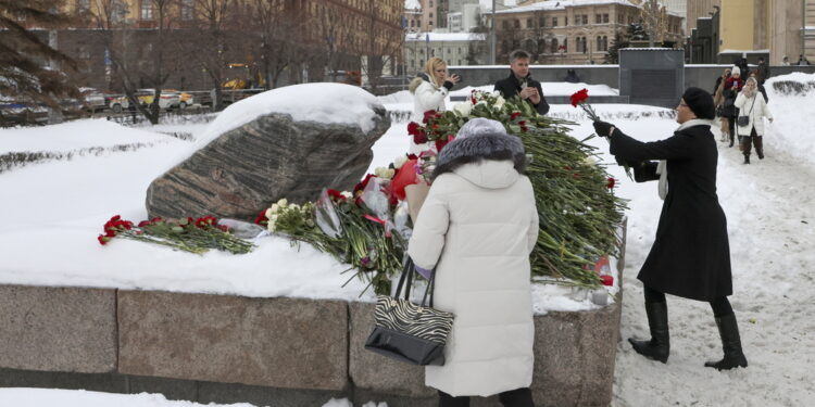 Per il terzo giorno consecutivo in memoria del dissidente morto