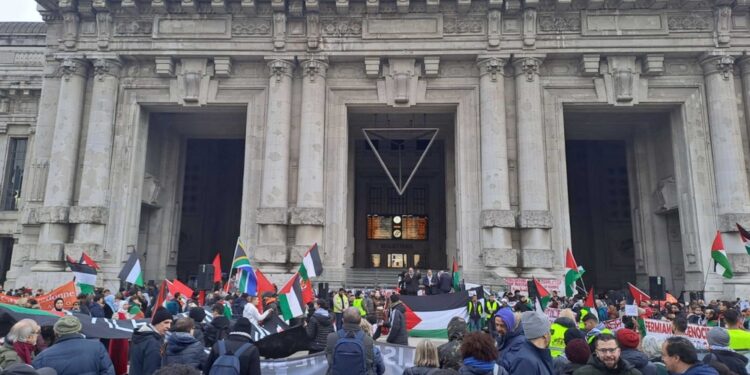 Il presidente Api al presidio pro Palestina di Milano