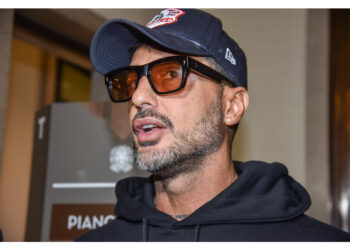 Per articolo del 2019. Ex agente fotografico dovrà risarcirli