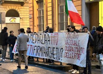 Presidio della Gioventù nazionale davanti al Massimo D'Azeglio