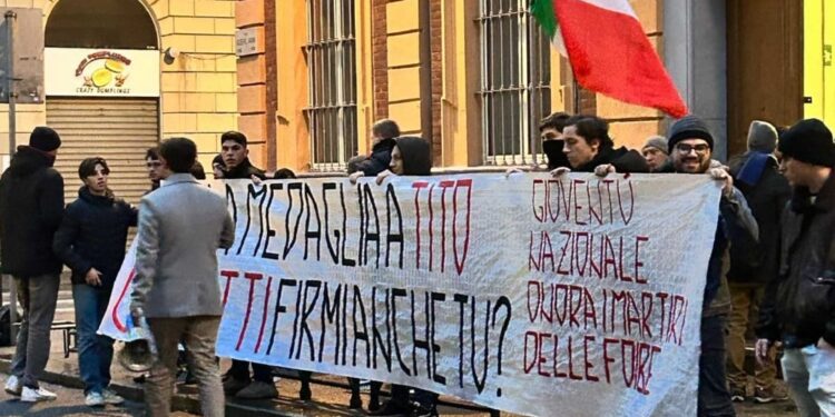 Presidio della Gioventù nazionale davanti al Massimo D'Azeglio