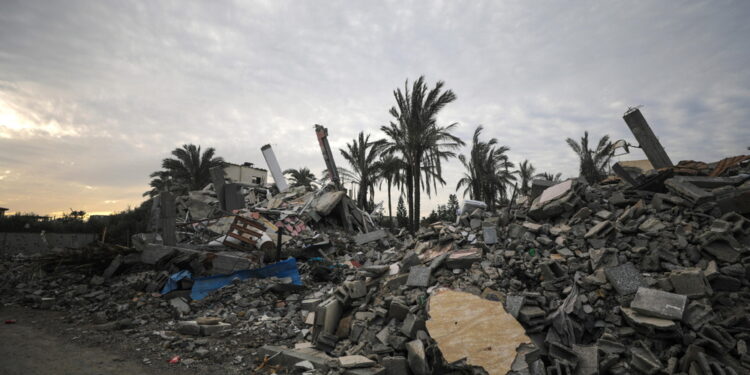 Decine i feriti nei bombardamenti di ieri sera nella Striscia