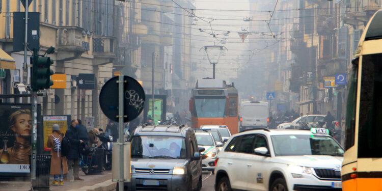Circolazione vietata durante il giorno ai mezzi più inquinanti