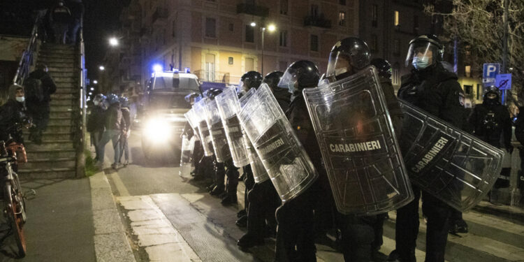 Tutela chi manifesta e chi deve garantire l'ordine pubblico