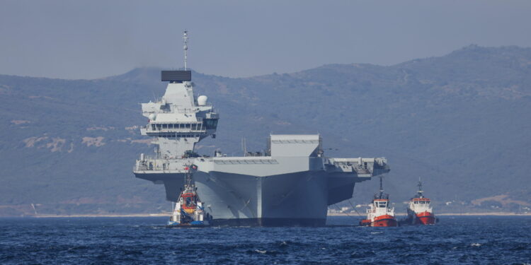 Marina Gb ferma la Prince of Wales dopo guasto a Queen Elizabeth