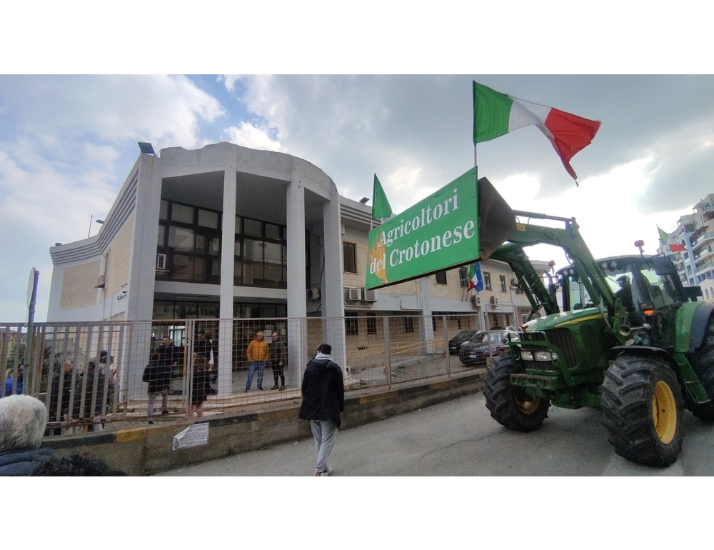 Prefetto di Crotone tra gli agricoltori, ‘vi siamo vicini’
