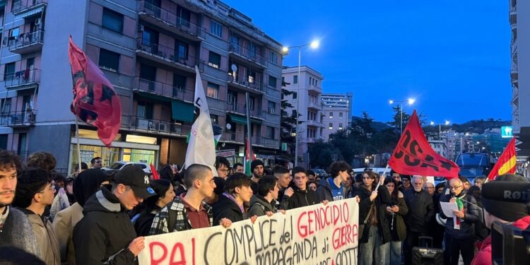 Alcuni giornalisti sono scesi in strada per solidarietà