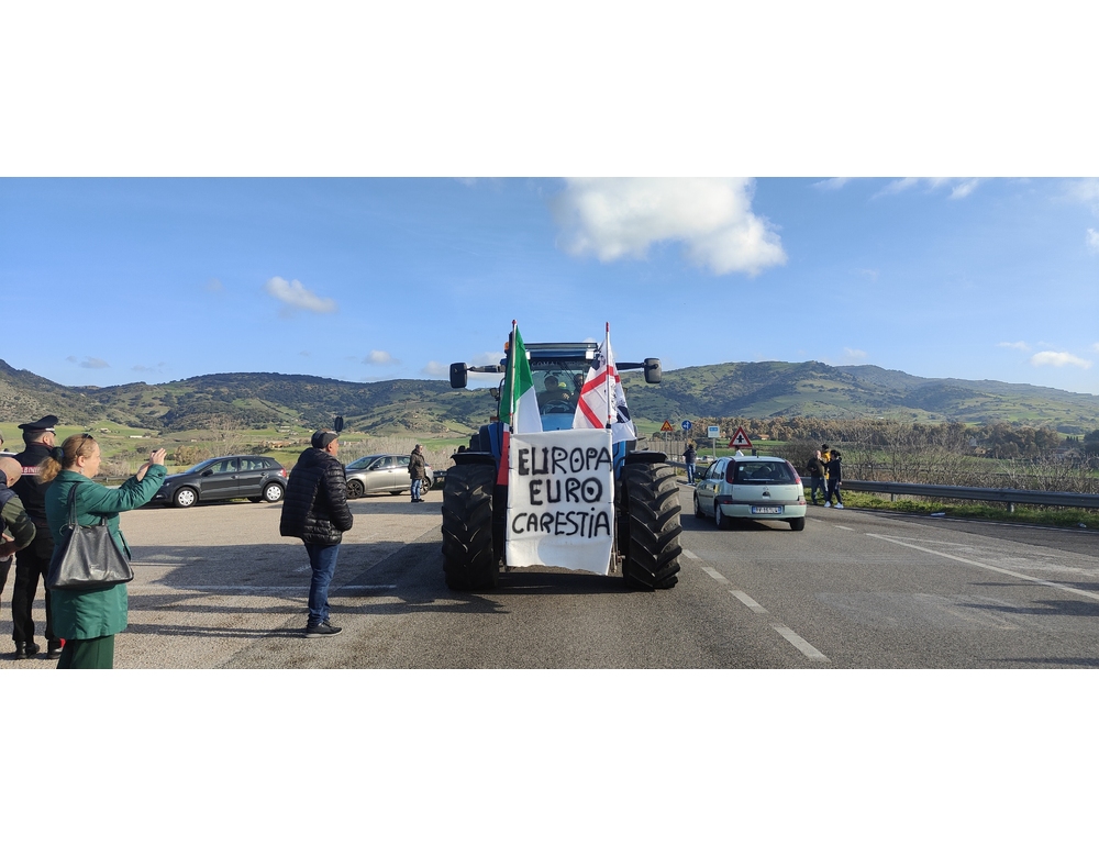 Protesta trattori, blocchi stradali a singhiozzo nel Sassarese