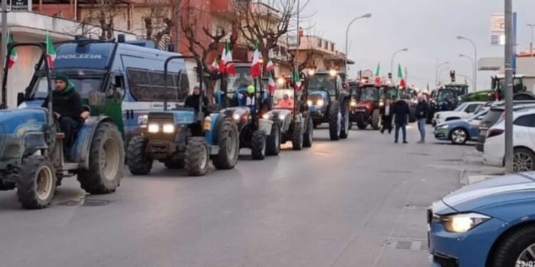 Diversi i mezzi partiti da Barletta in cammino sulla statale 16