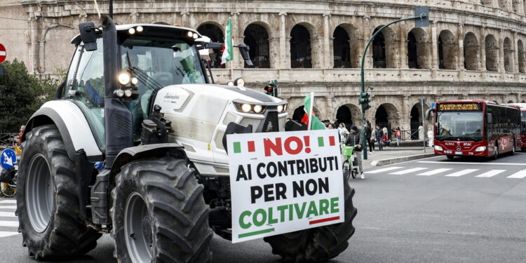 E il ministro Lollobrigida va al presidio sulla Nomentana