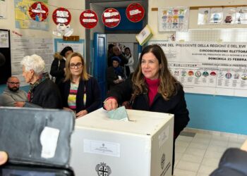 La leader del centrosinistra ha votato a Nuoro