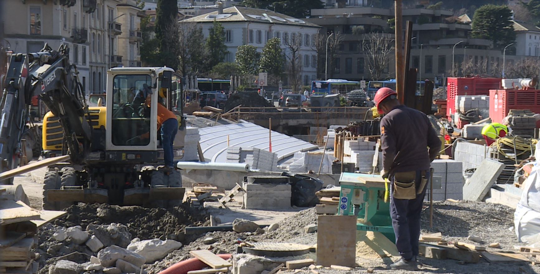Cantiere delle paratie, a marzo la riapertura di piazza Cavour. Il nuovo lungolago promosso dai comaschi