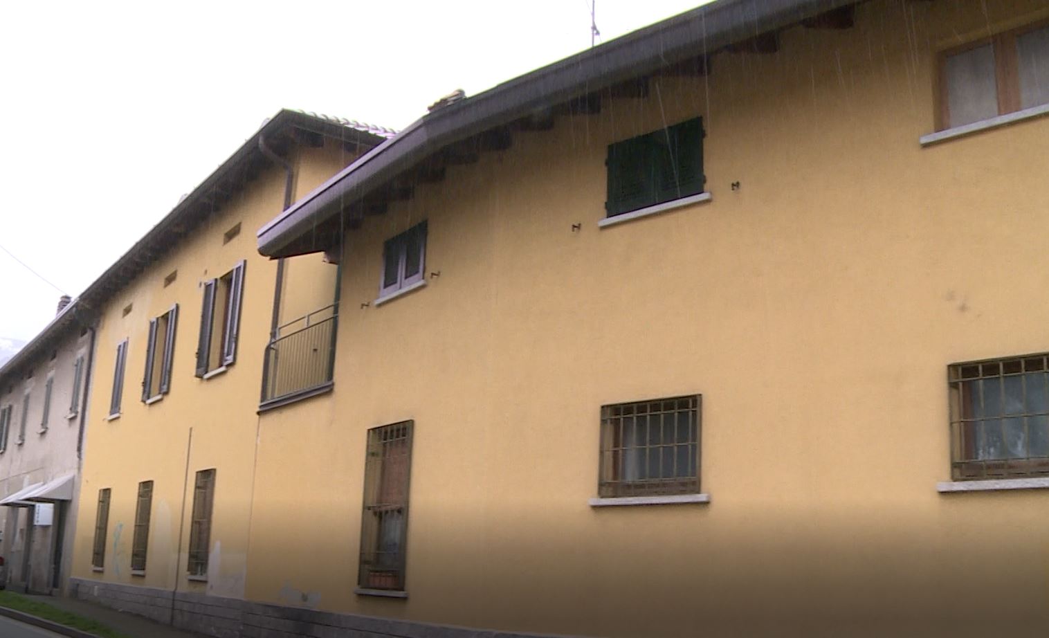 La notte di violenza nei racconti di Olindo: l’omicidio, il cambio di vestiti e il viaggio verso Como