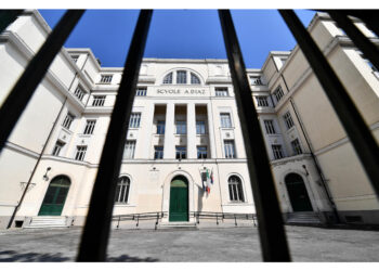 Bufera in scuola dei pestaggi del G8. Preside