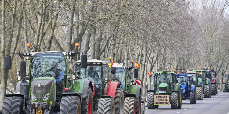 In altre province spagnole continuano i blocchi del traffico