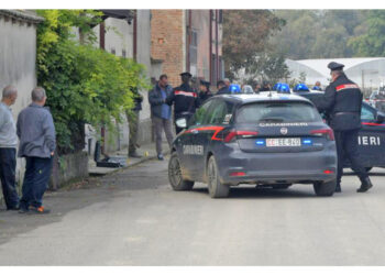 Delitto in casa e poi incendio doloso
