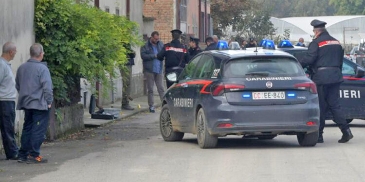 Delitto in casa e poi incendio doloso