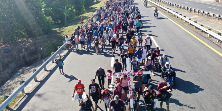 La carovana ha già percorso in tre giorni 60 km sotto il sole