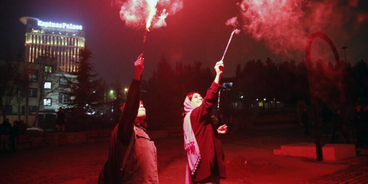 In abiti tradizionali per il capodanno iraniano