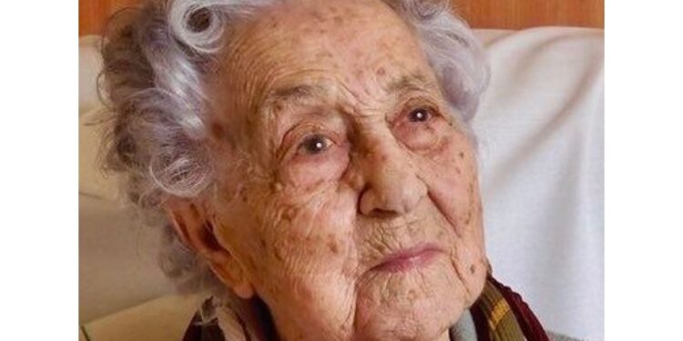 L'ultra centenaria vive in una casa di riposo in Catalogna