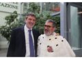 Presidente rieletto e rettore emerito posano davanti a fotografi