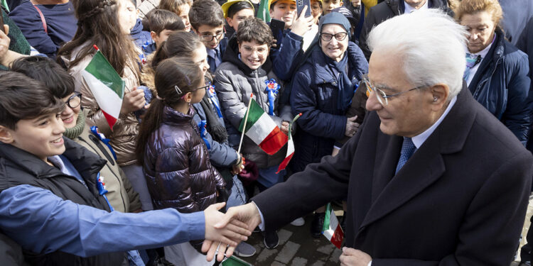 Viene premiato il servilismo dei cantori ufficiali