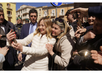 E scherza con i giornalisti