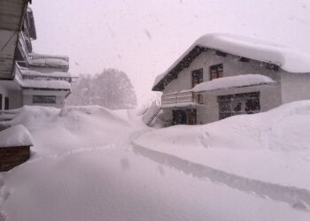 Strade chiuse per il rischio di valanghe ed esondazione fiumi