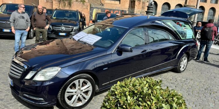 Sindacati taxi: 'In piazza chi sta con Uber e non vuole regole'