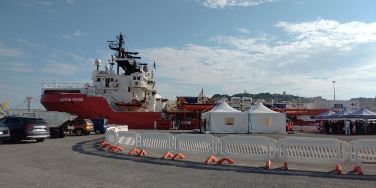 Nave in porto il 18 marzo alle 13 con a bordo 359 naufraghi