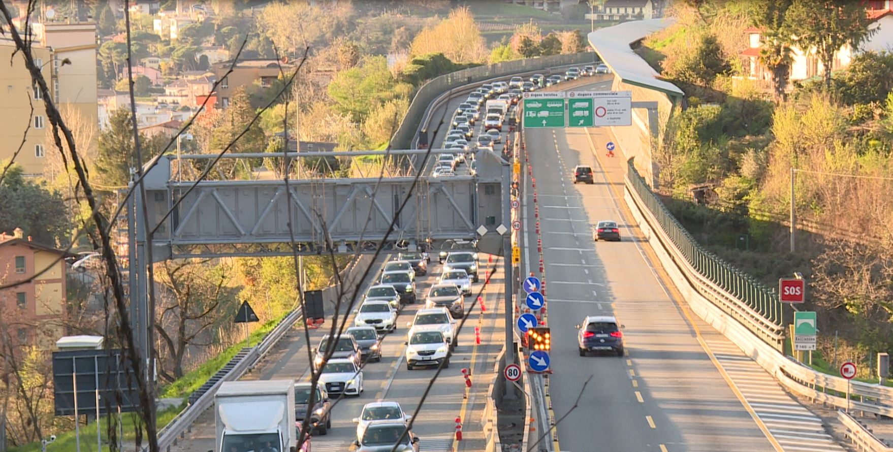 Cantiere sull’autostrada A9. Traffico nel fine settimana, code tra Como e la Svizzera
