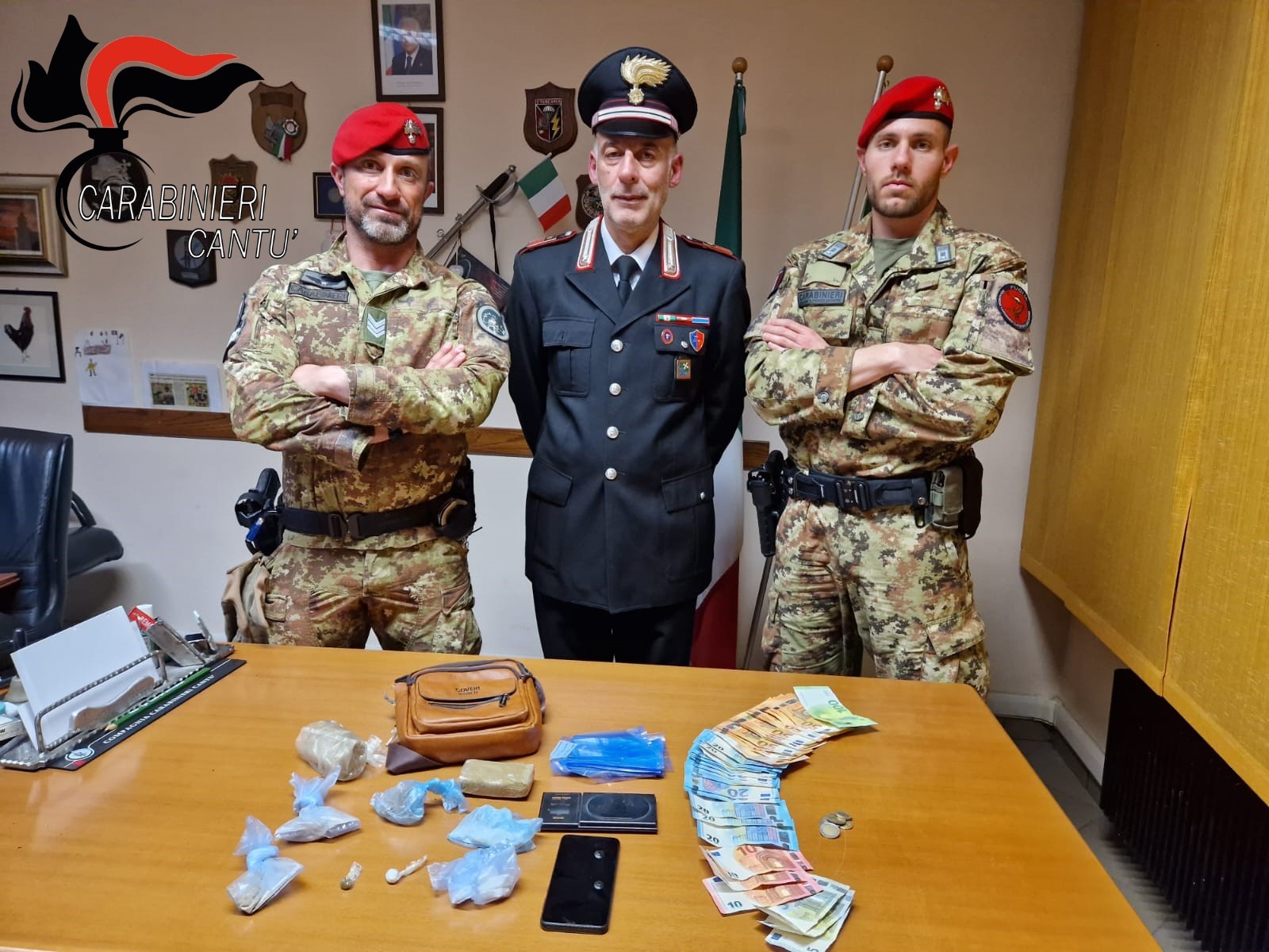 Evade dai domiciliari e spaccia nei boschi, arrestato 33enne marocchino