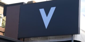 L'insegna della discoteca Venus di via Sant'Abbondio