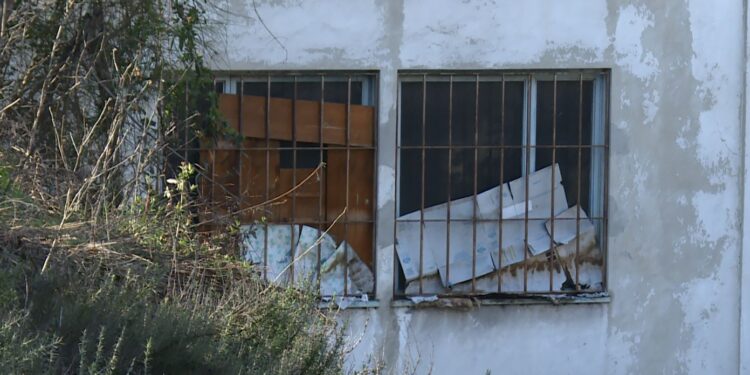 edificio dismesso ticosa via grandi