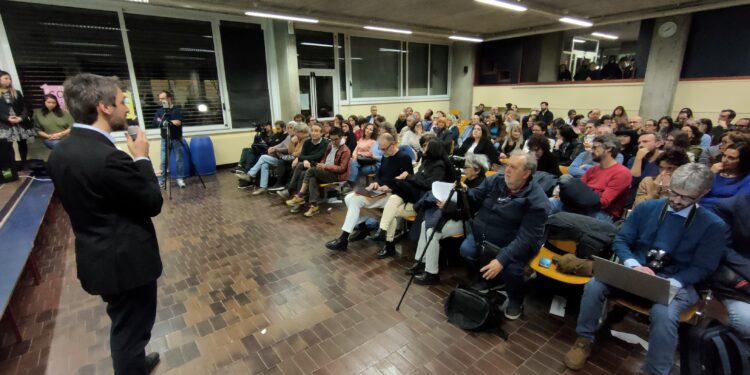 assemblea pubblica