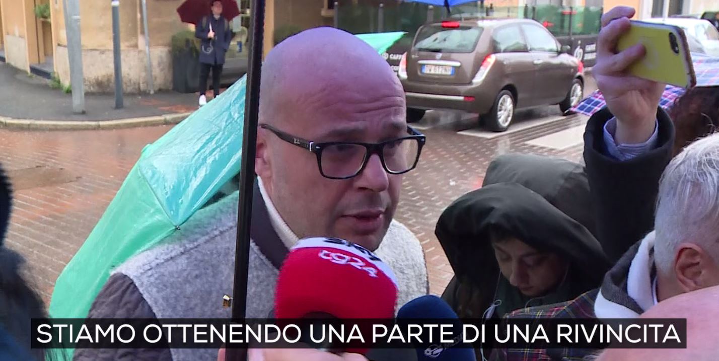 Azouz Marzouk all’arrivo in tribunale: “Loro sono innocenti”