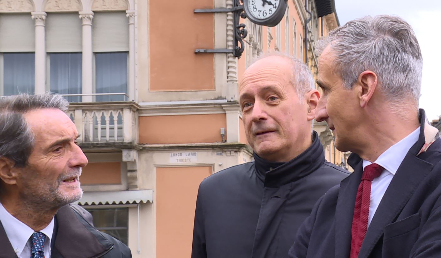 Sul lungolago di Como anche due ex sindaci. Bruni torna a parlare del muro: “Non è mai esistito”