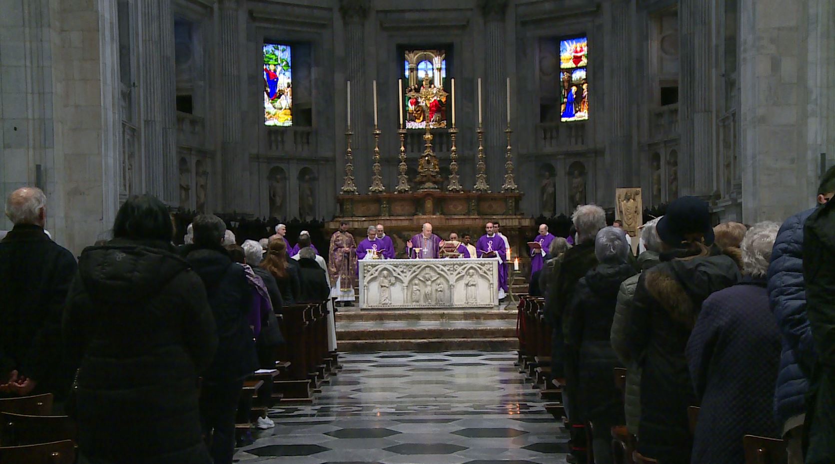 Como, la messa del cardinale Cantoni in Duomo: “L’uomo è fatto per la pace, che è dono di Dio”