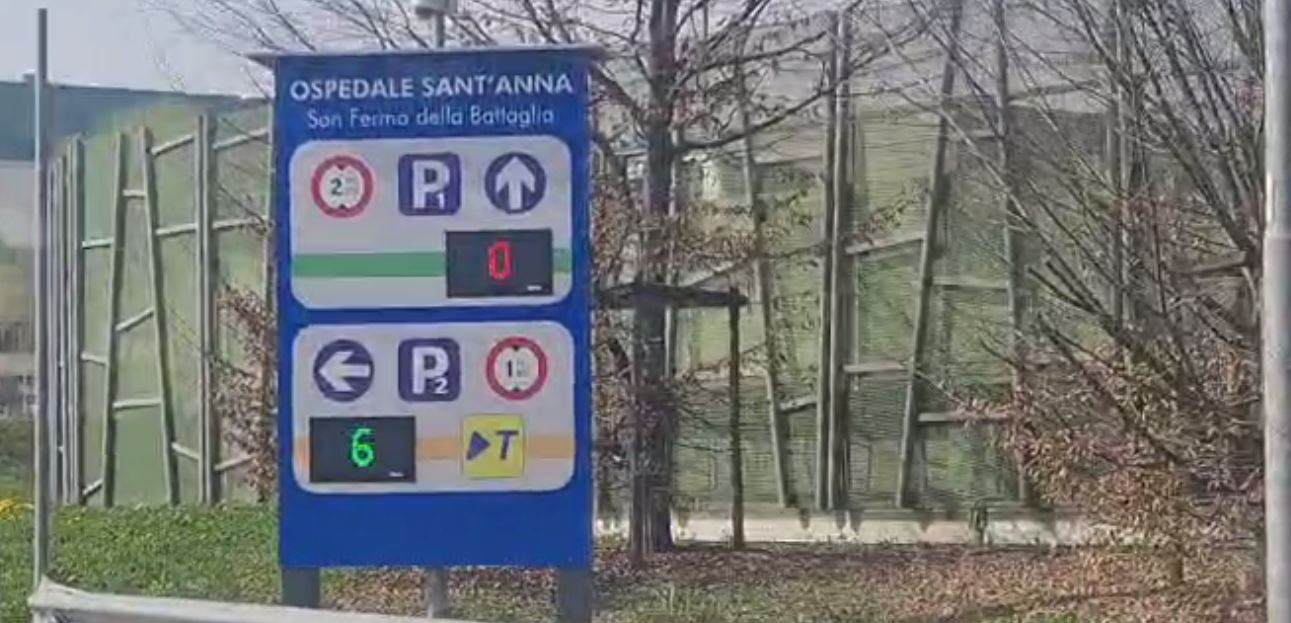 Parcheggi insufficienti all’ospedale Sant’Anna, dipendenti in difficoltà. La Uil: “Pronti a non pagare più”
