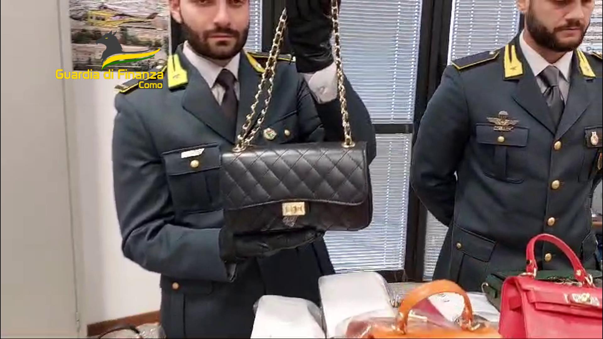 Borse di lusso false ma simili a quelle autentiche, maxi sequestro della finanza
